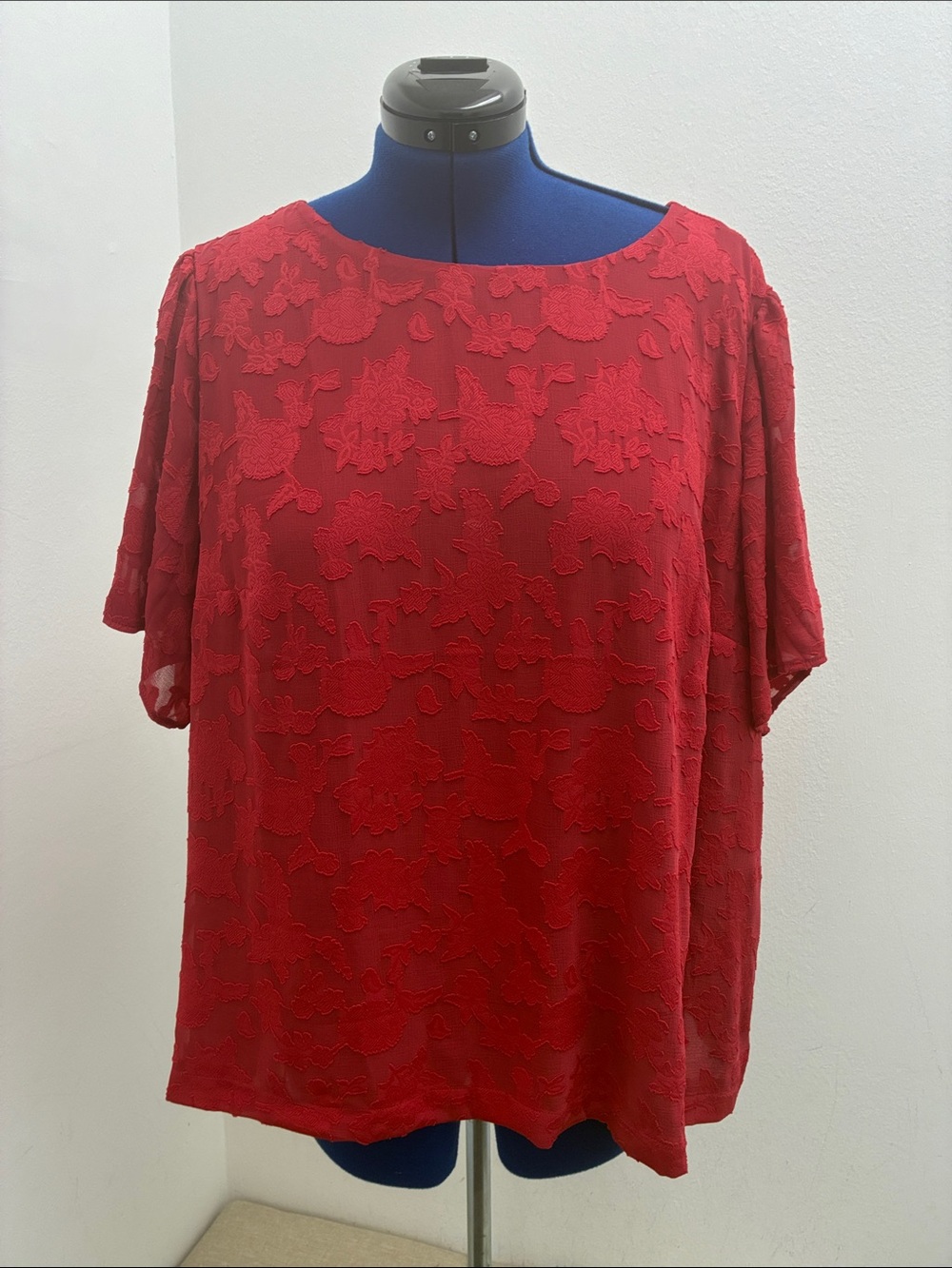 LOFT Red Floral Textured Short Sleeve Blouse